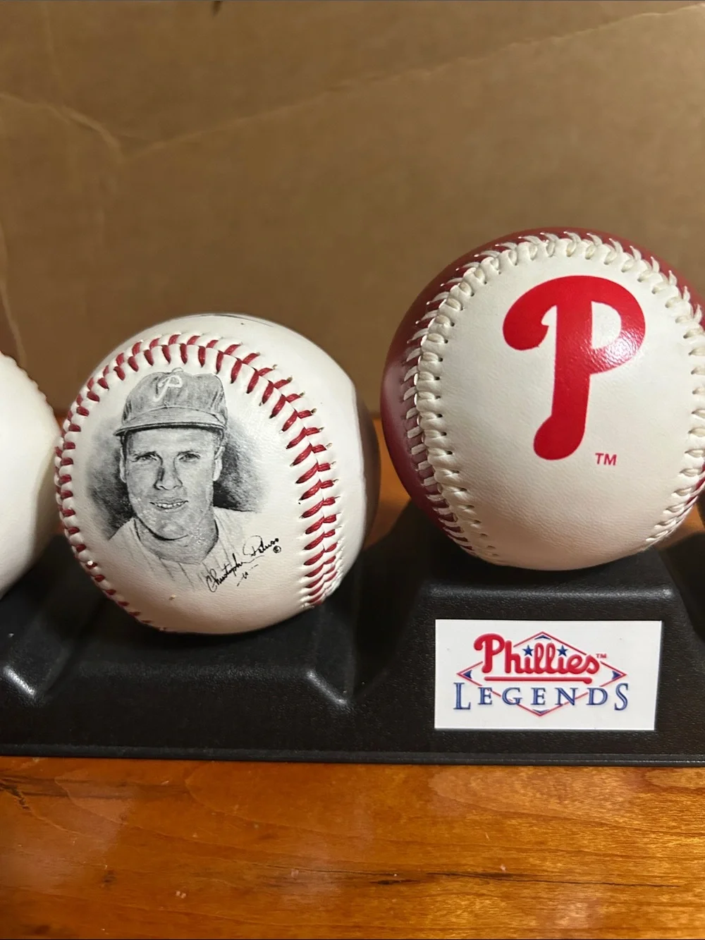 Set of 5 Philadelphia logo balls with stand